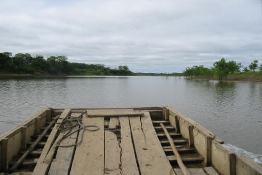 Naviguant sur la rivire