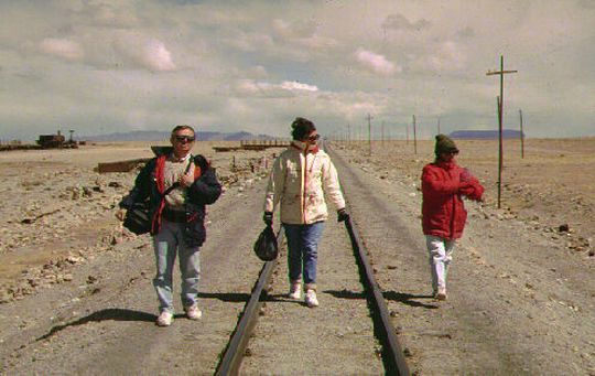 Monique, Estela et Pierre en route pour le cimetière de trains Monique, Estela et Pierre en route pour le cimetière de trains