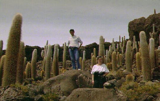 Valérie et Pierre au milieu des cactus géants Valérie et Pierre au milieu des cactus géants