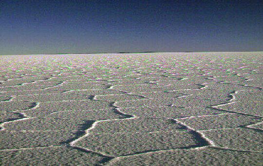 Dalles de sel hexagonales dans le Salar d'Uyuni Dalles de sel hexagonales dans le Salar d'Uyuni