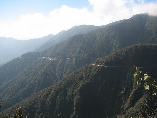 Antigua carretera de tierra de los Yungas