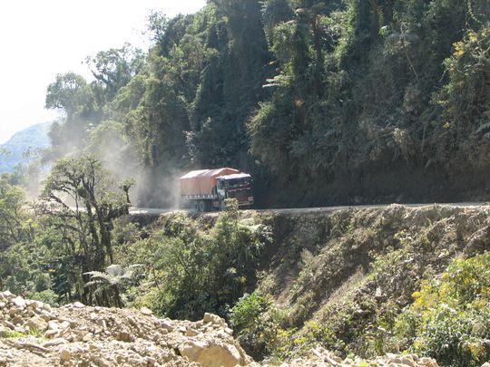 Dar paso a los vehculos que van subiendo