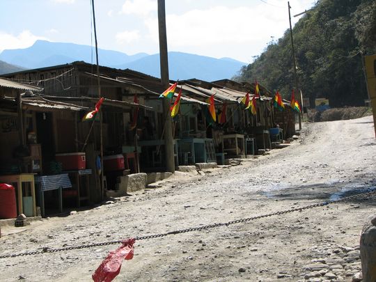 Poste de contrôle à Yolosa, un jour de fête Poste de contrôle à Yolosa, un jour de fête