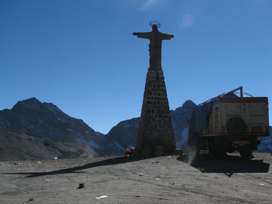 Statue of Christ overlooking the Yungas