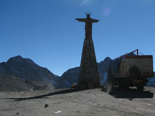 Statue du Christ dominant les Yungas Statue du Christ dominant les Yungas