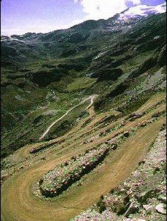 Descente spectaculaire dans la valle de Zongo